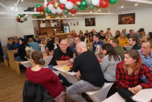 Weihnachtsfeier und Firmenfussball Weihnachtsfeier und Firmenfussball